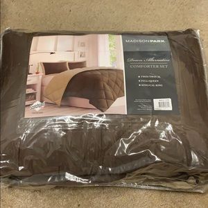 Brown comforter size Full/Queen NIB